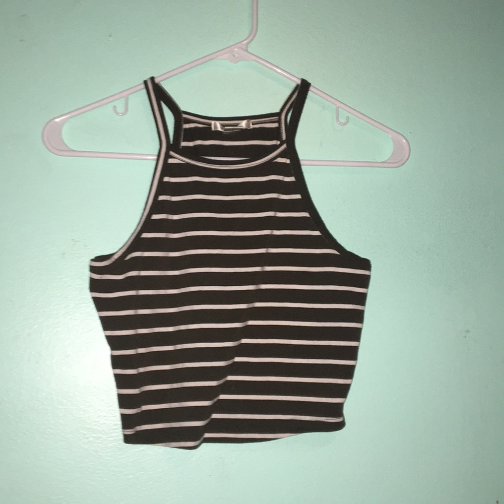 A crop top / shirt